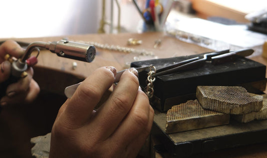 Fast Fashion vs. Solid Gold Jewellery: What’s Worth It?