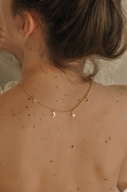 Gold necklace on woman's back – solid gold jewellery (jewelry) from Canada