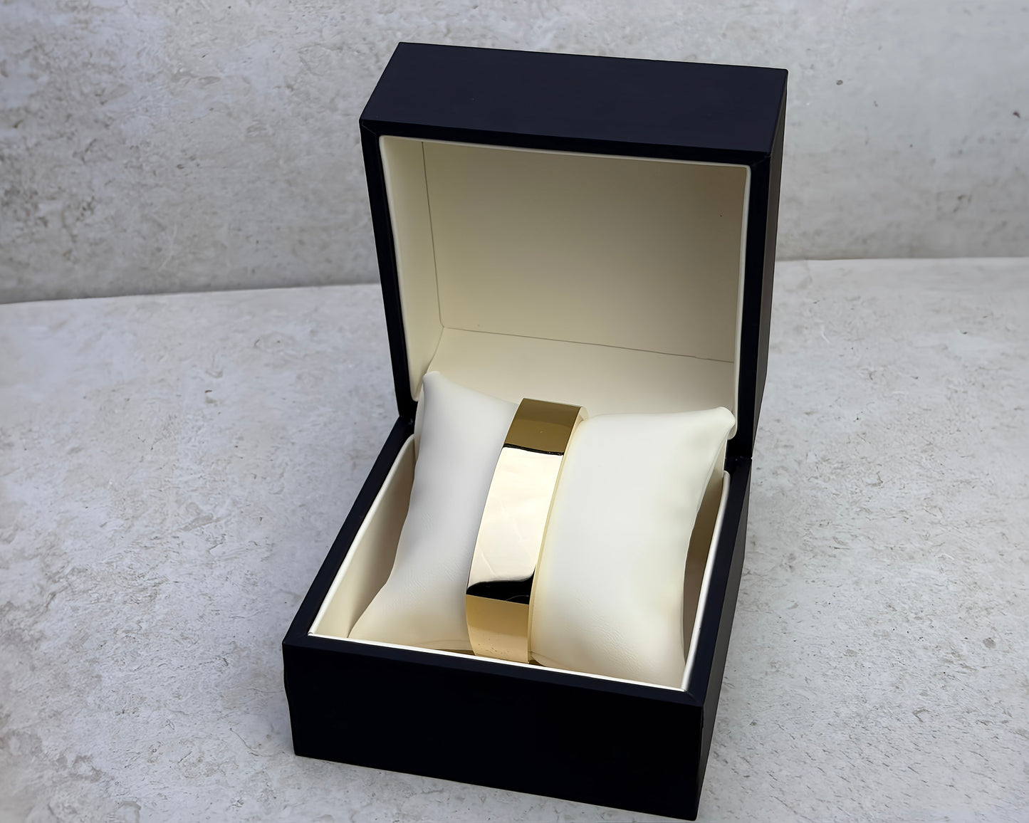 Jonc Sculpté en Or 18K | Or Massif, Prix au Poids, Fabriqué à Montréal