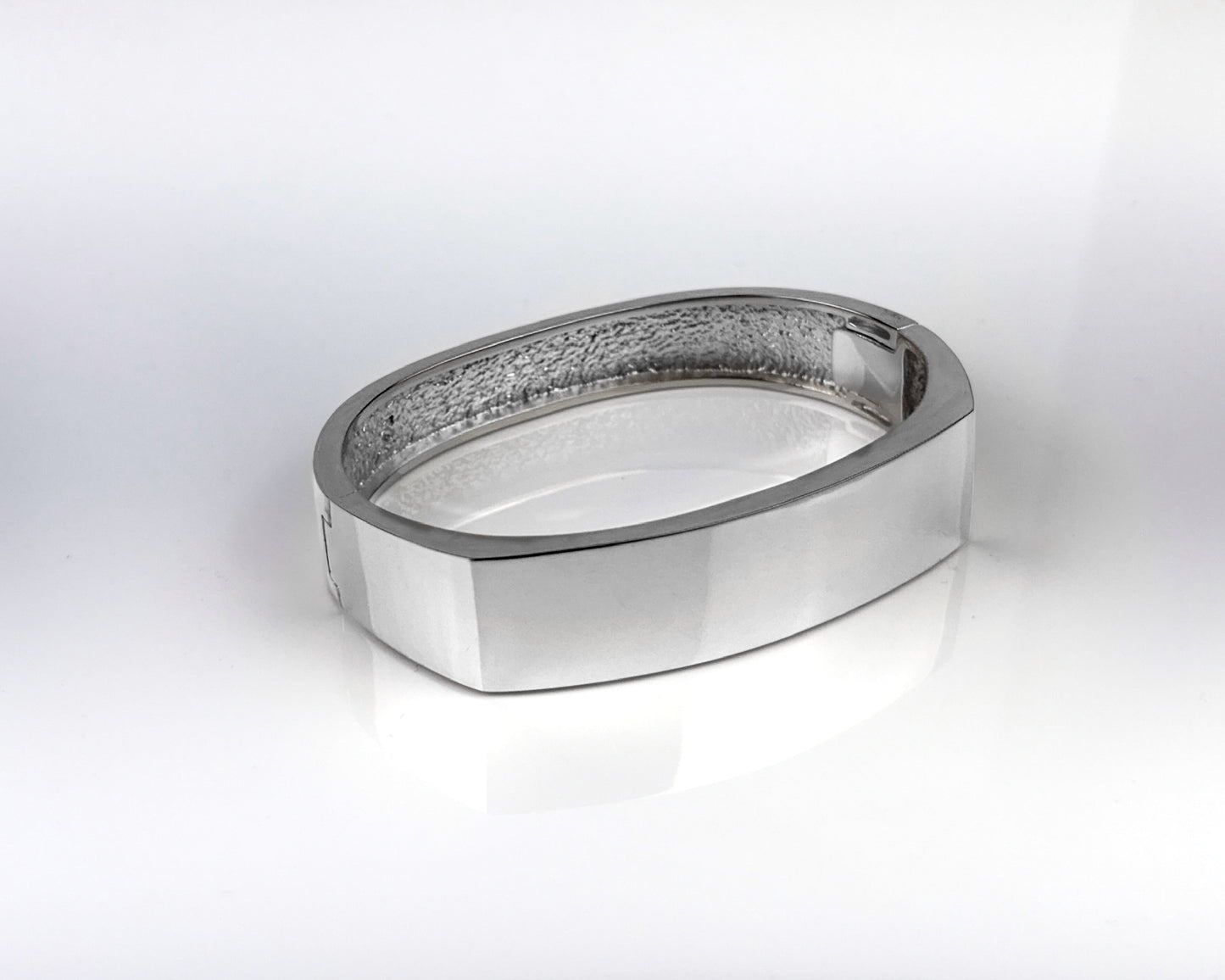 Jonc Sculpté en Or 18K | Or Massif, Prix au Poids, Fabriqué à Montréal