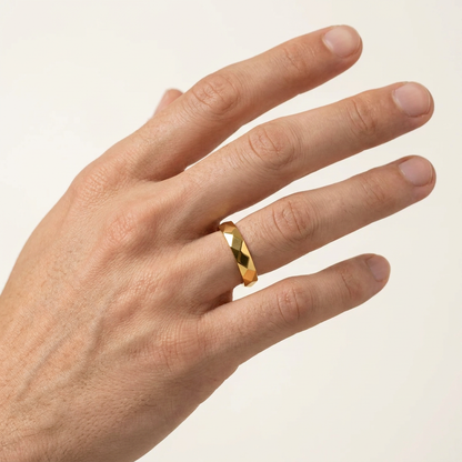 Bague à facettes en or massif
